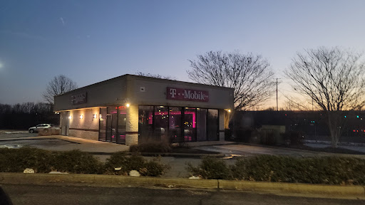 Cell Phone Store «T-Mobile», reviews and photos, 8903 Woodyard Rd, Clinton, MD 20735, USA