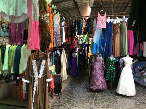 Negozi di vestiti a buon mercato Roma
