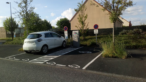 Borne de recharge de véhicules électriques KiWhi Pass Charging Station Condé-sur-Sarthe