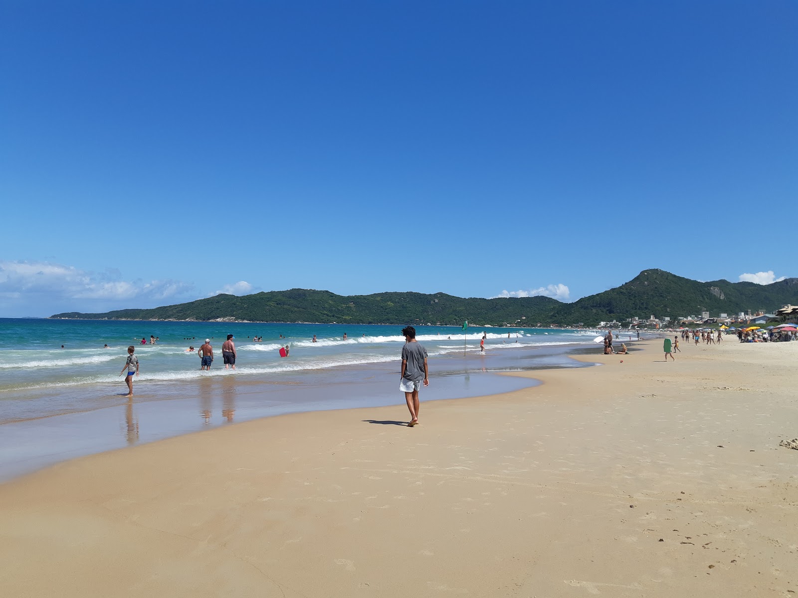 Praia do Canto Grande的照片 带有明亮的沙子表面