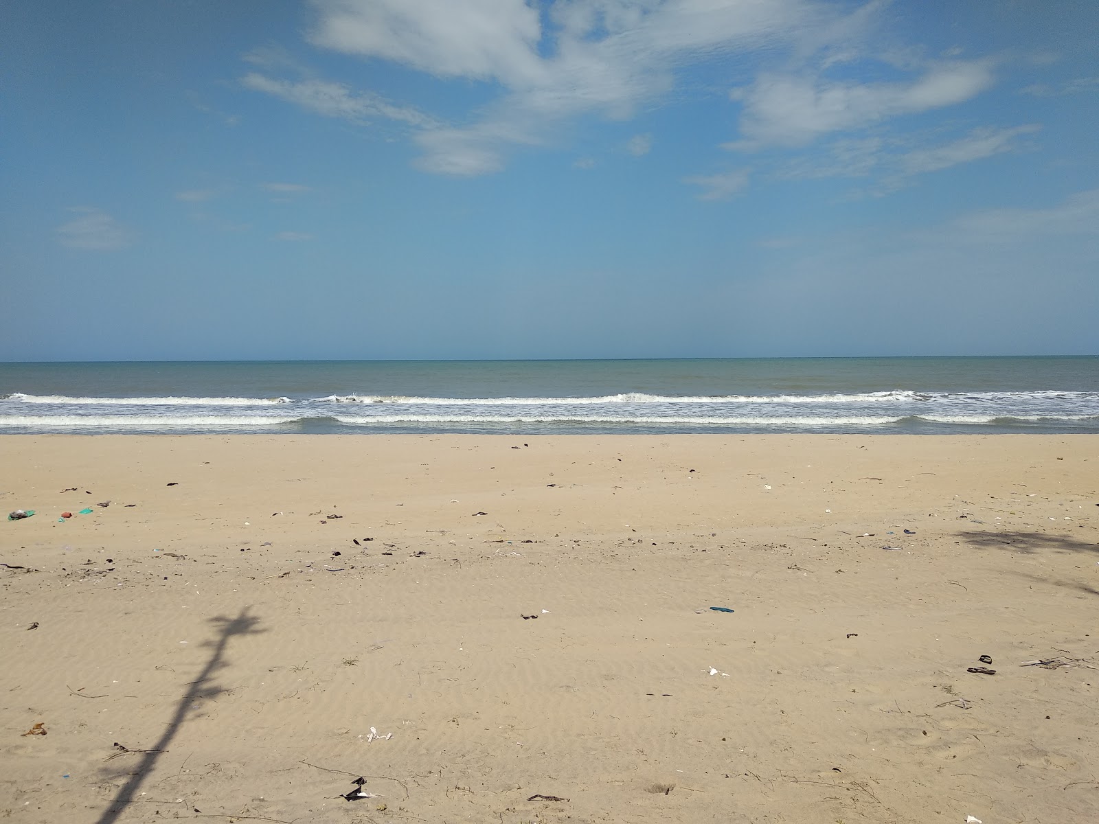 Foto van Golden Sand Beach met helder zand oppervlakte