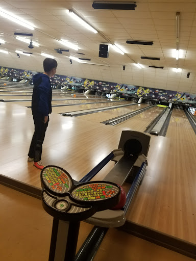 Bowling Alley «Ernst Lanes», reviews and photos, 10561 Grant St, Chardon, OH 44024, USA