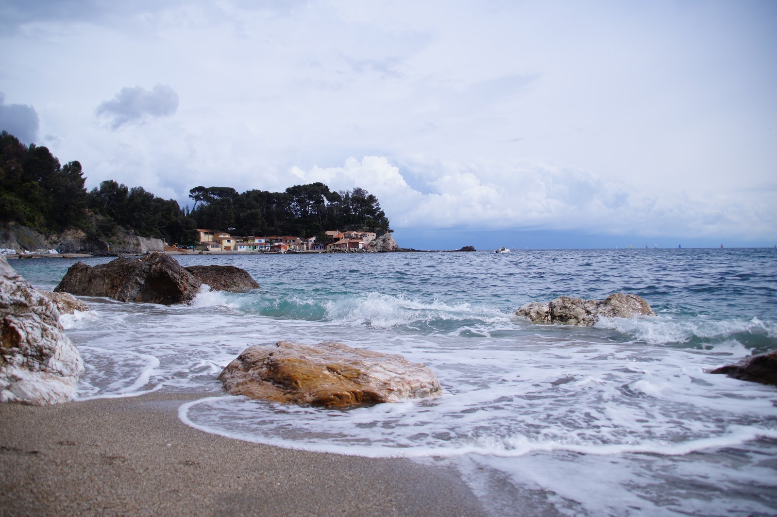 Foto van Plage de Mejean met turquoise puur water oppervlakte