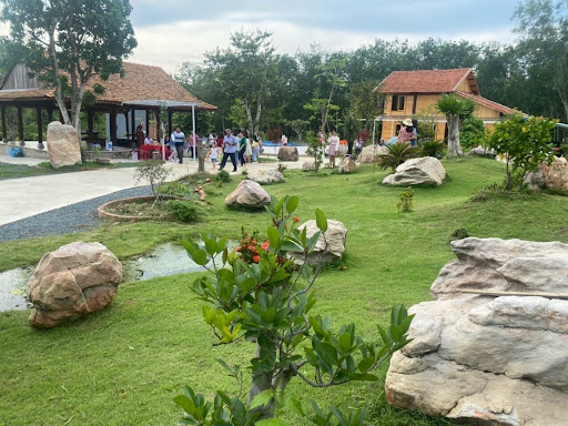 Vườn nhà gỗ garden homestay