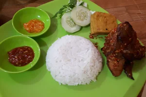 Lesehan Ayam Rawit image