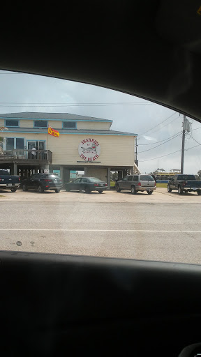 Bar & Grill «Sharkies On The Beach Bar & Grill», reviews and photos, 10 Surf Dr, Surfside Beach, TX 77541, USA