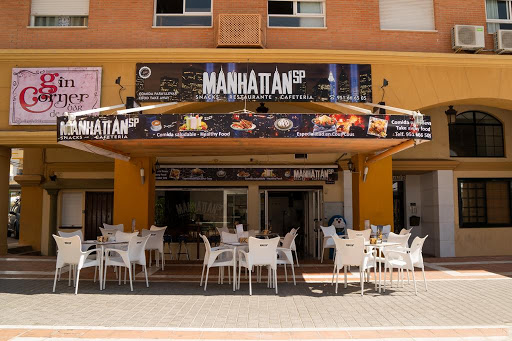 Manhattan - Edificio Casas Bajas, C. Dependiente, 7, 29670 Marbella, Málaga