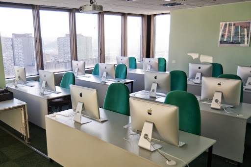 Computer classes for adults Prague