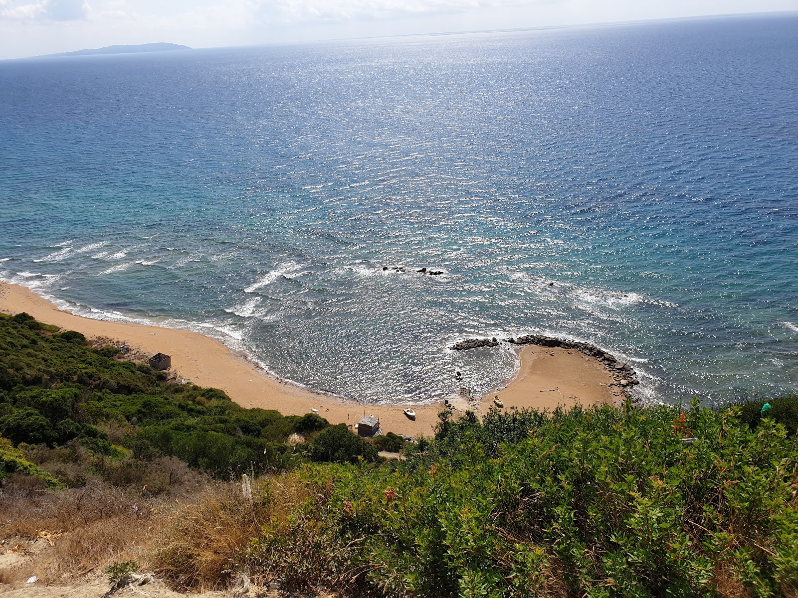 Small beach Kritika的照片 带有宽敞的海湾
