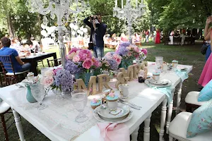 Mila Wedding Florist image