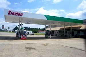 Sinclair Gas Station & Lakeview 1 Stop image