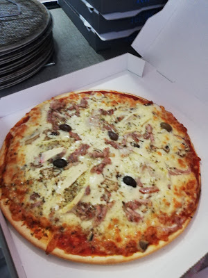 Pizza a emporter ''La Pizzaiola'' bus anglais pizzeria à Peymeinade