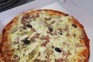 Pizza a emporter ''La Pizzaiola'' bus anglais pizzeria image