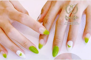 Queen Nails image