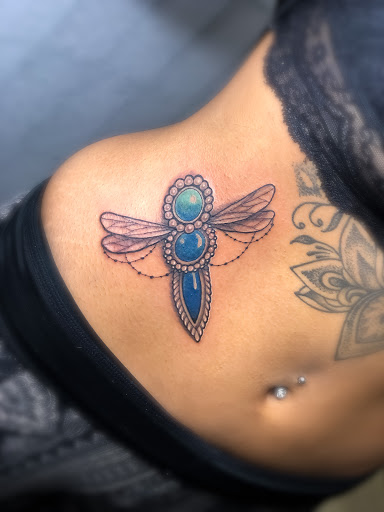 Explore queen bee tattoo ideas, creative tattoo ideas in Oviedo, available at YTL studios INK