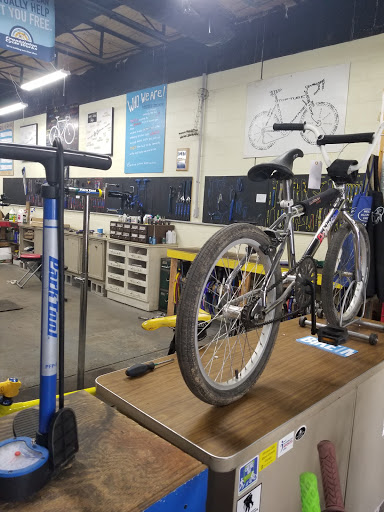 Used Bicycle Shop «Franklinton Cycle Works», reviews and photos, 897 W Broad St, Columbus, OH 43222, USA