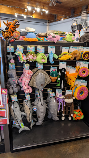 Pet Supply Store «Petapoluza Pet Supply & Grooming», reviews and photos, 114 N 36th St, Seattle, WA 98103, USA