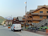 SPORT 2000 JEANNOT SPORTS - Location ski Alpe d'huez du Restaurant Le 2000 à Huez - n°1