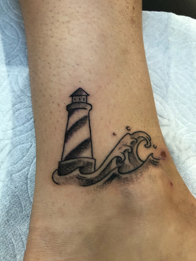 Tattoo Shop «Nine Lives Tattoo», reviews and photos, 61 N Holladay Dr, Seaside, OR 97138, USA