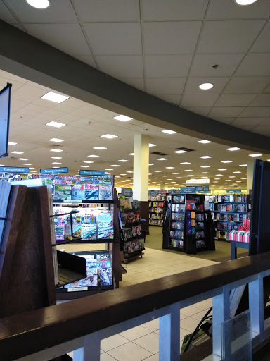 Book Store «Barnes & Noble Booksellers South Corona», reviews and photos, 2470 Tuscany St #101, Corona, CA 92881, USA