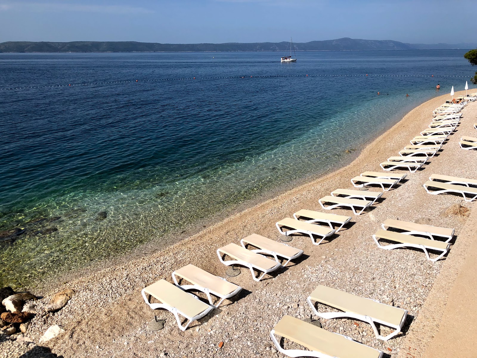 Foto av Punta beach med musta hiekka ja kivi yta