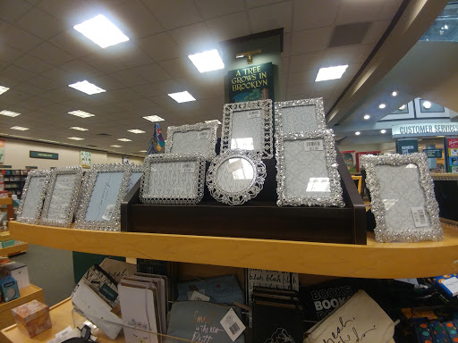 Book Store «Barnes & Noble Oxford Valley», reviews and photos, 210 Commerce Blvd, Fairless Hills, PA 19030, USA