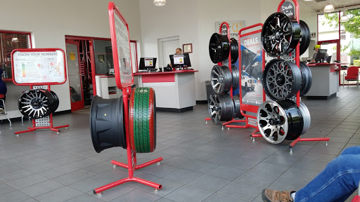 Tire Shop «Discount Tire Store - Hillsboro, OR», reviews and photos, 1800 SE Minter Bridge Rd, Hillsboro, OR 97123, USA