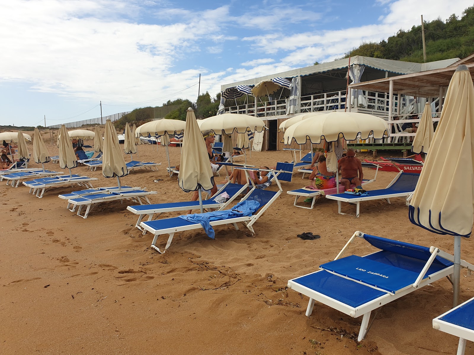 Spiaggia di Calannino'in fotoğrafı ve yerleşim