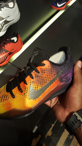 Clothing Store «Nike Lenox», reviews and photos, 3393 Peachtree Rd, Atlanta, GA 30326, USA