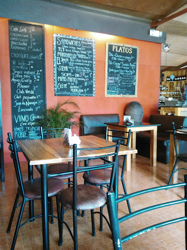 Cafe El Jinete, Av. Natalia Jarrín, Cayambe 171003, Ecuador