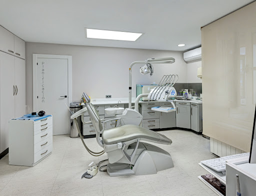 CLÍNICA DENTAL TERÁN en Nava, Asturias