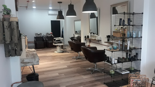 Amoonica’t - Barber Shop  & Hair Stylist en Tordera, Barcelona