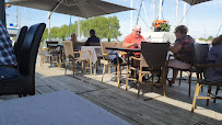 Atmosphère du Restaurant Au Bout Du Port à Marans - n°10