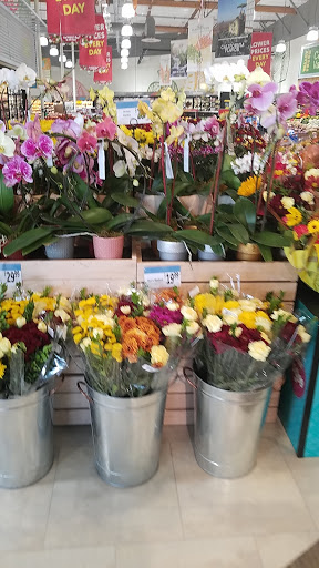 Supermarket «Save Mart Supermarkets», reviews and photos, 1449 E F St, Oakdale, CA 95361, USA