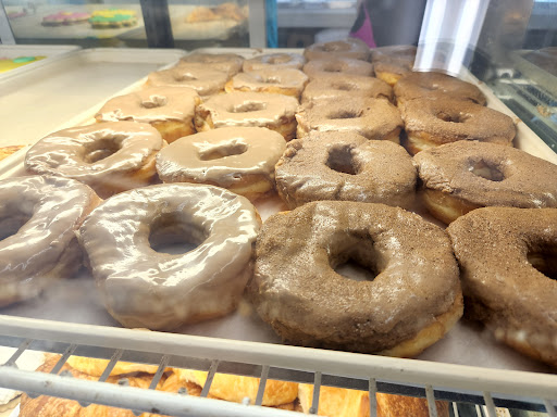 Donut Shop «Neils Donuts», reviews and photos, 83 N Turnpike Rd, Wallingford, CT 06492, USA