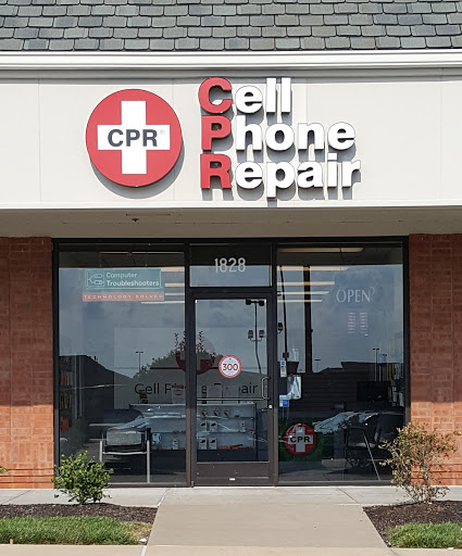 Electronics Repair Shop «CPR Cell Phone Repair Wentzville», reviews and photos, 1828 Wentzville Pkwy, Wentzville, MO 63385, USA