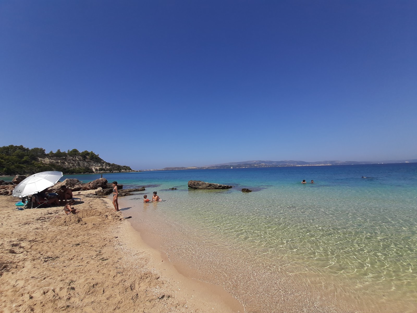 Foto van Strand van Paliostafida met turquoise puur water oppervlakte