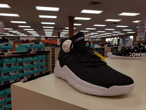 Shoe Store «Famous Footwear», reviews and photos, 8254 Agora Pkwy, Selma, TX 78154, USA