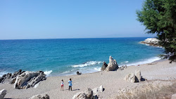 Paralia Ai Lagoudis'in fotoğrafı - rahatlamayı sevenler arasında popüler bir yer