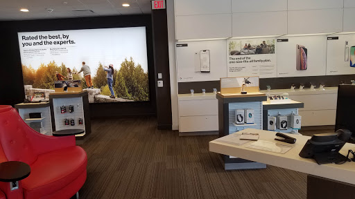 Cell Phone Store «Verizon», reviews and photos, 3159 S Rochester Rd, Rochester Hills, MI 48307, USA