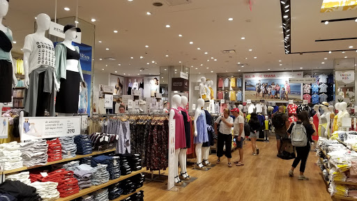 Messi clothing shops in Honolulu