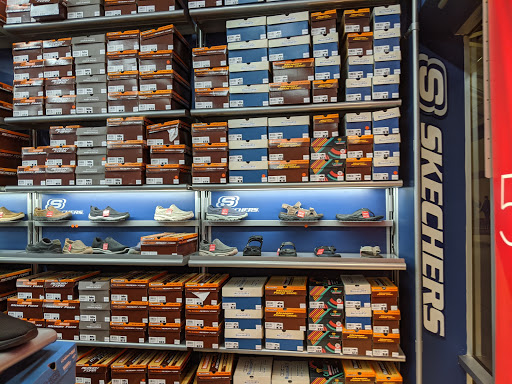 Shoe Store «SKECHERS Factory Outlet», reviews and photos, 619 Premium Outlets Dr, Monroe, OH 45050, USA