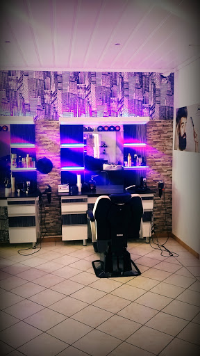 Larousse Salon In Straßwalchen