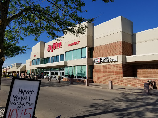 Hy-Vee Grocery Store