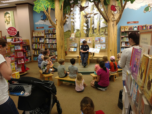 Shopping Mall «Mount Pleasant Towne Centre», reviews and photos, 1218 Belk Dr, Mt Pleasant, SC 29464, USA