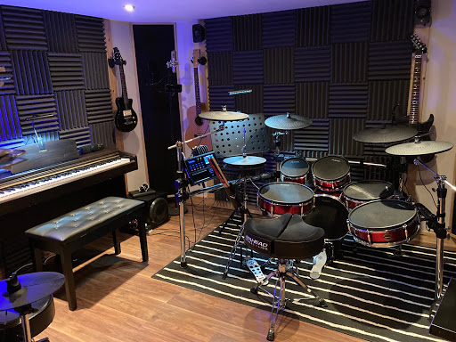 Smart Studio | Guitar, Bass, Drum, Piano & Singing Lessons