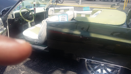 Auto Body Shop «Gray & Wells Collision Center», reviews and photos, 2005 E 10th St, Jeffersonville, IN 47130, USA