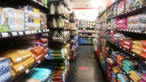 Pet Supply Store «Chuck & Don’s Pet Food & Supplies», reviews and photos, 335 Central Ave SE, Minneapolis, MN 55414, USA