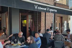 V Comme Vigneron image