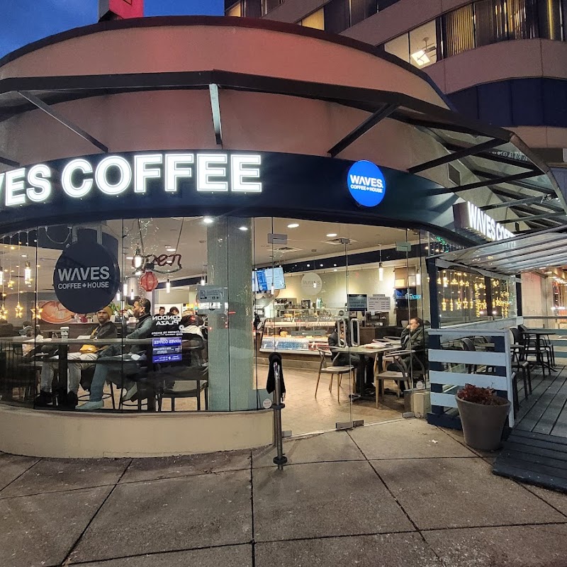 Waves Coffee House - London Plaza